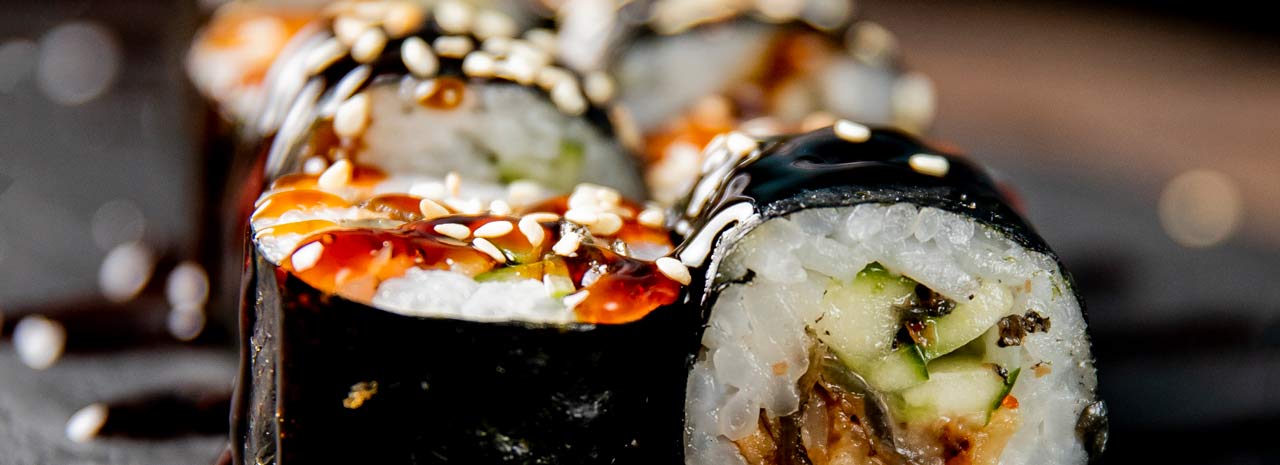 maki roll with cucumber